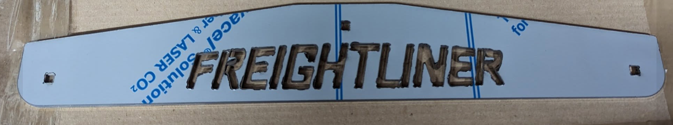 Paire de poids garde-boue Freightliner en biseau