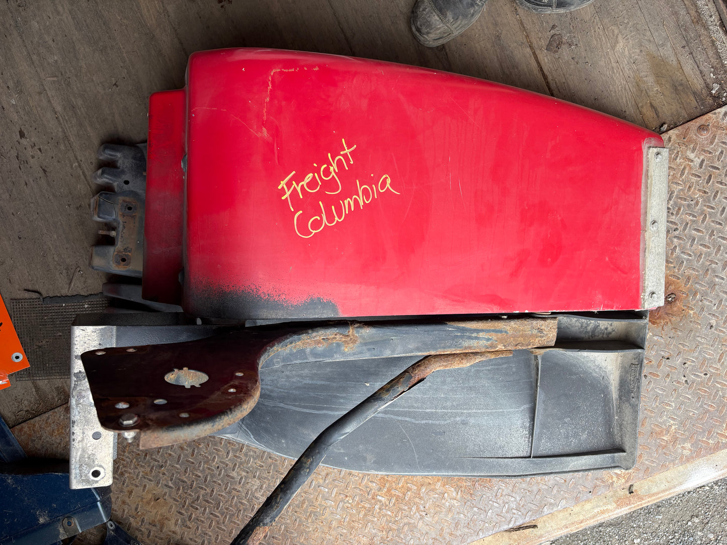Extension d'aile côté droit Freightliner Columbia