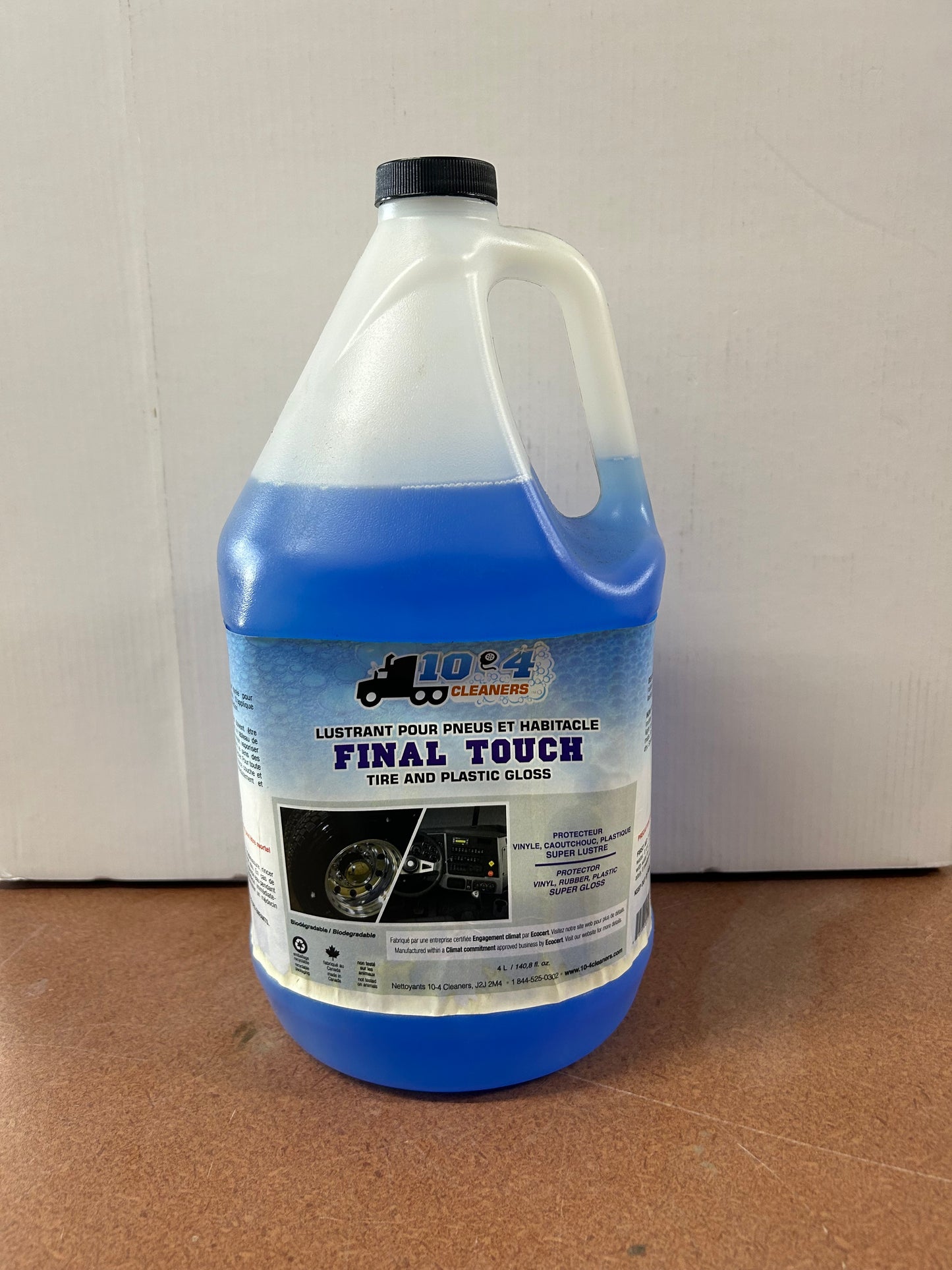 Produit - Lustrant pour pneus & plastique 4 Litres