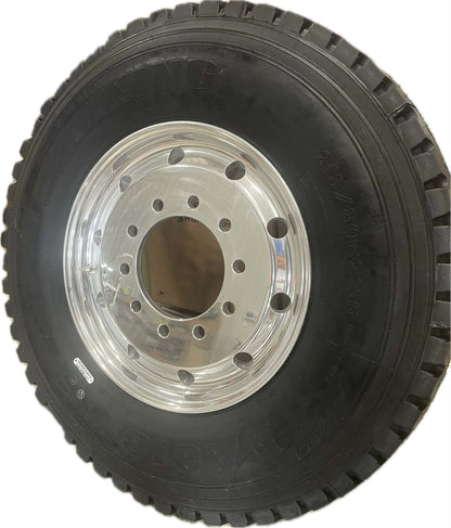 Pneu conduite 315/80r22.5 monté sur roue aluminium