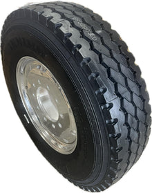 Pneu conduite 315/80r22.5 monté sur roue aluminium