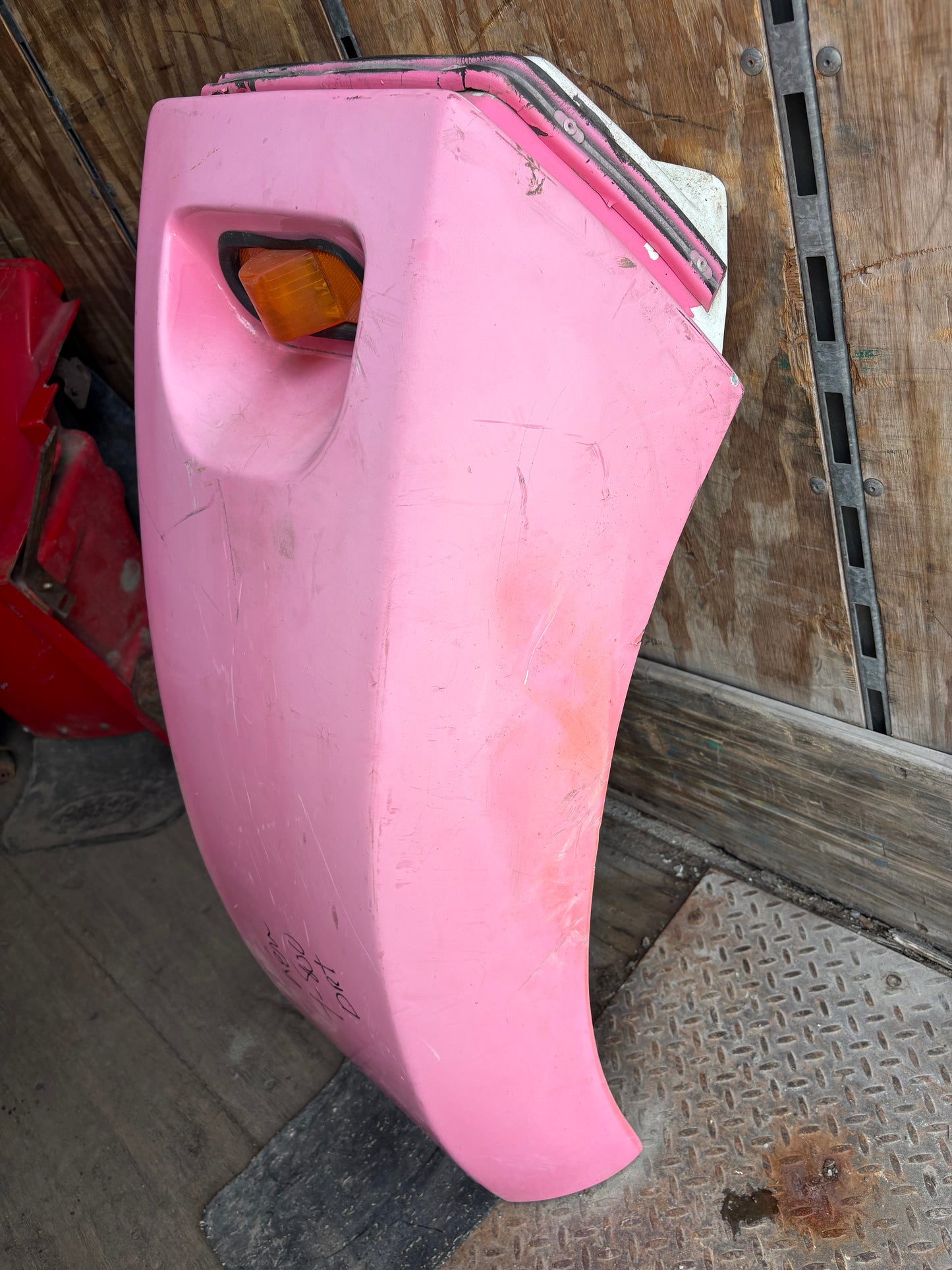 Extension d'aile côté droit Kenworth T800