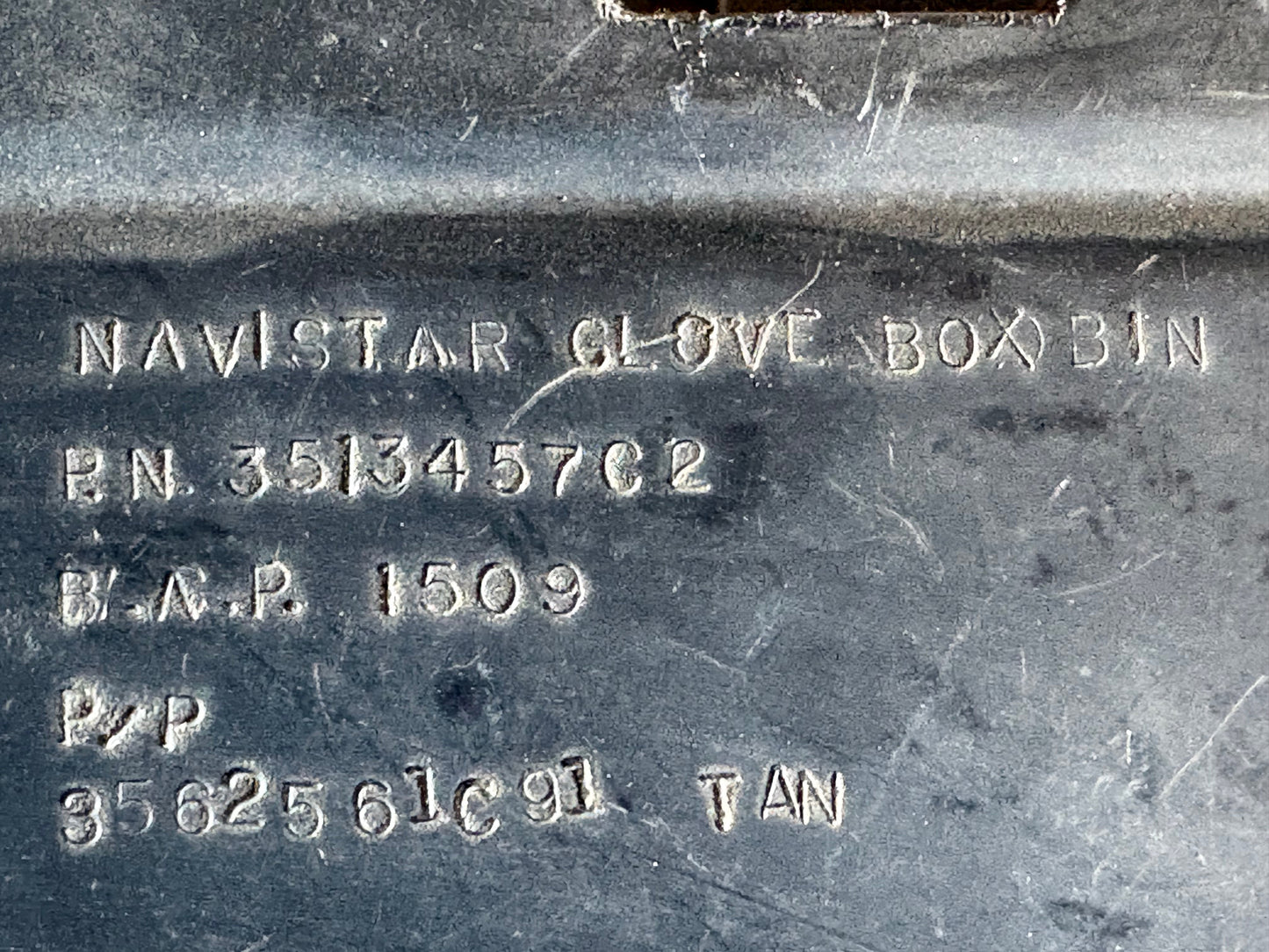 Boîte à gants pour International